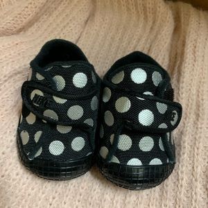 NIKE WAFFLE 1 PRINT baby shoes
1C 
BLACK/BLACK-METALLIC SILVER